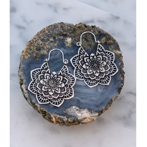 Jewelry - Silver Boho Flower Casting Etched Earrings